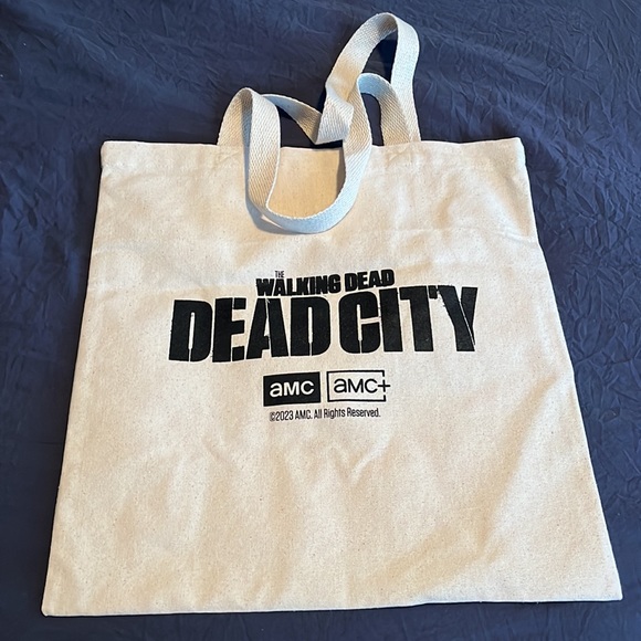 Walking Dead City Rare NYC Tote Keychain Postcard Jeffrey Dean Morgan - Picture 5 of 5